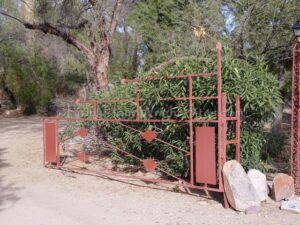 Boomer Cottage Gate