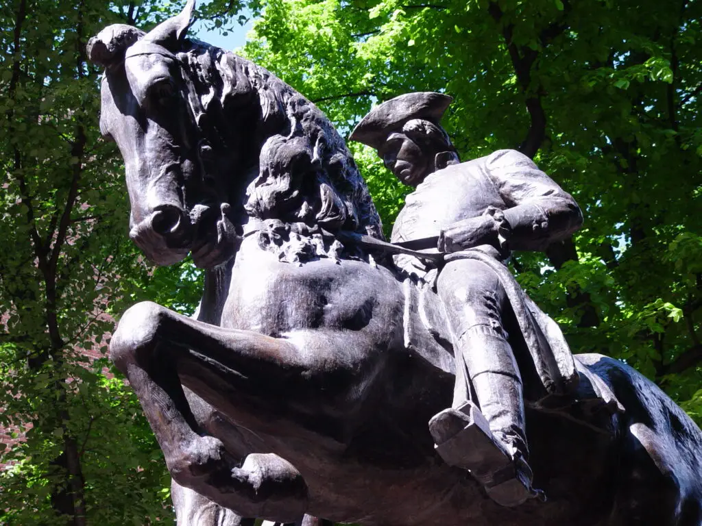 statue in boston